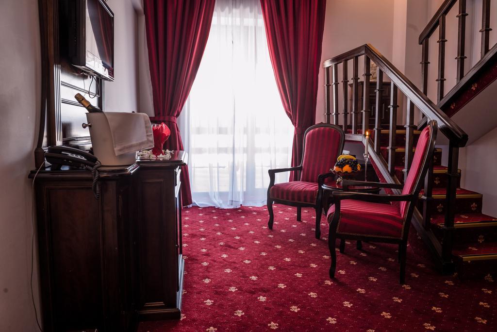 فندق Emire Boutique Zărneşti الغرفة الصورة